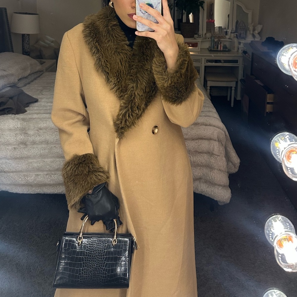 Jones New York Tan Trench Coat with Faux Fur size Medium used in good condition - Picture 3 of 10